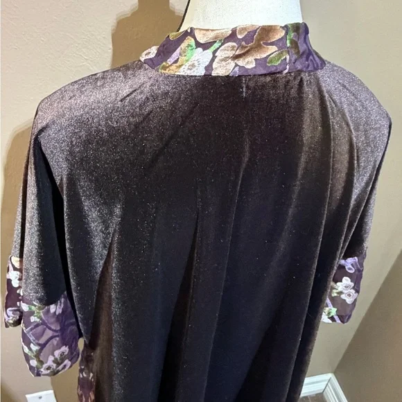 Do Everything In Love O/S Floral Trim Velvet Kimono Cardigan - Picture 7 of 8